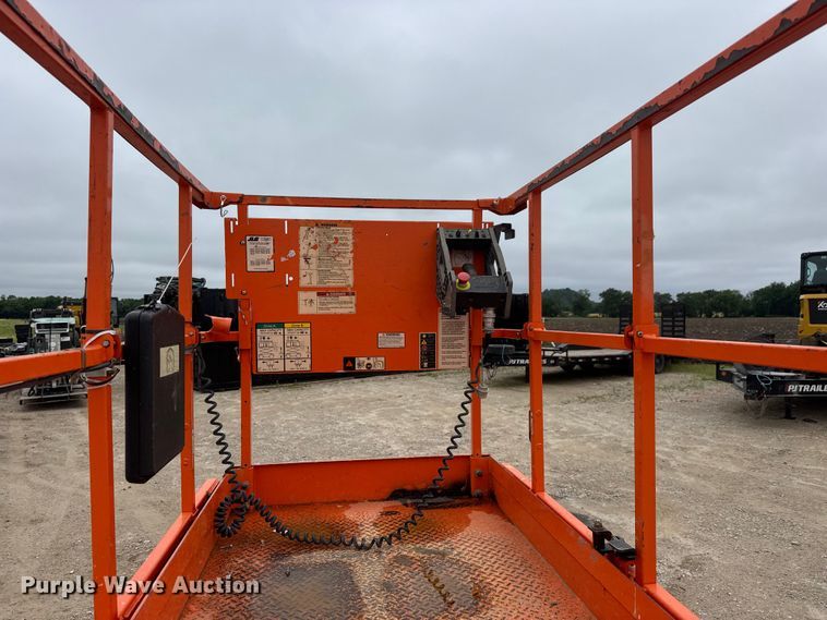 image for item NA9359 2020 JLG 3246ES scissor lift