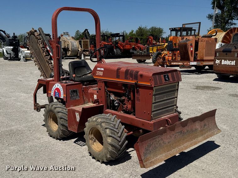 image for item OE9566 2000 Ditch Witch 3700 trencher