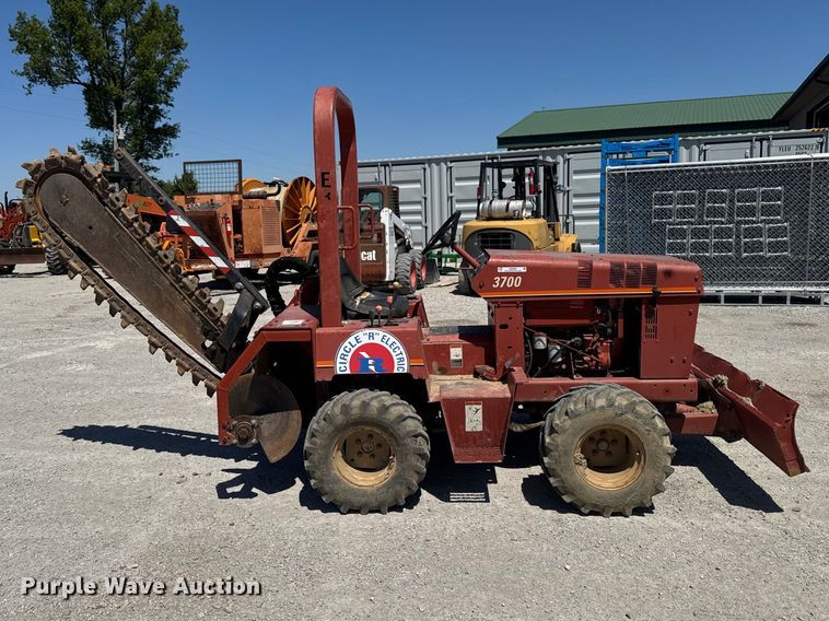 image for item OE9566 2000 Ditch Witch 3700 trencher
