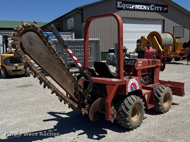image for item OE9566 2000 Ditch Witch 3700 trencher