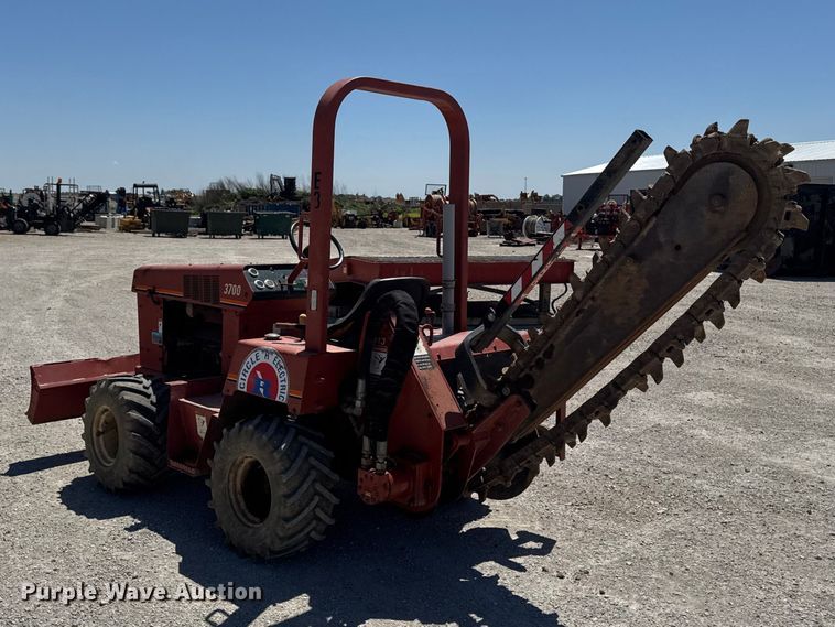 image for item OE9566 2000 Ditch Witch 3700 trencher