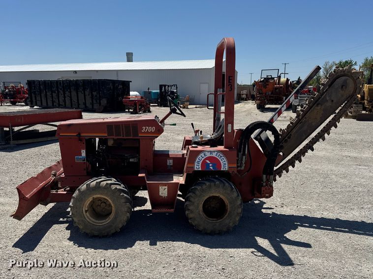 image for item OE9566 2000 Ditch Witch 3700 trencher