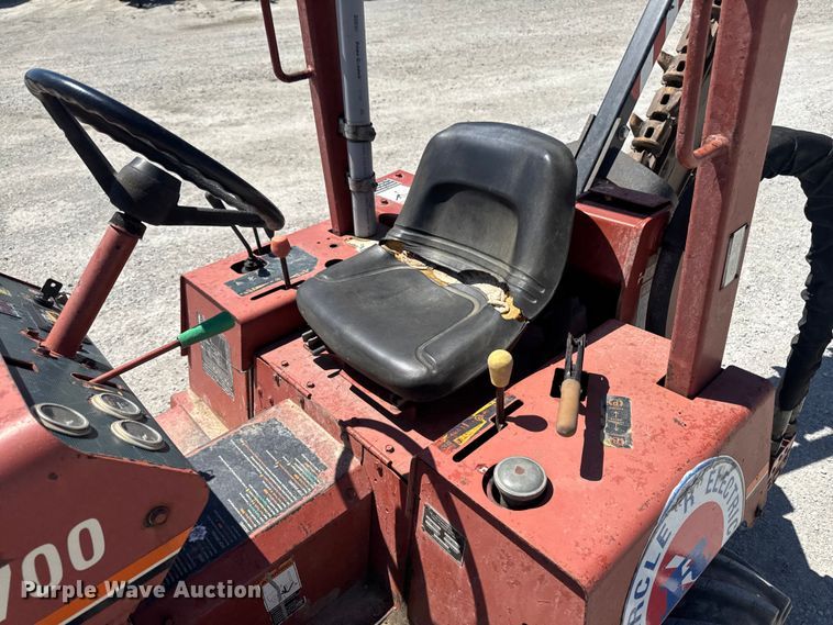 image for item OE9566 2000 Ditch Witch 3700 trencher
