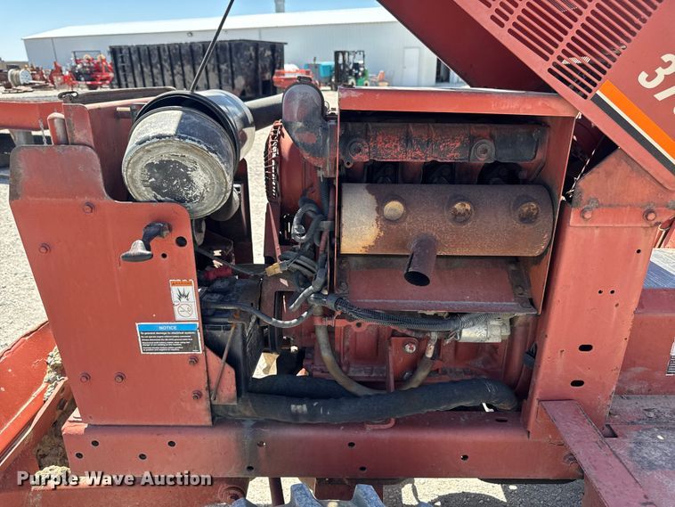 image for item OE9566 2000 Ditch Witch 3700 trencher
