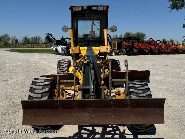 image for item OE9569 2000 Champion C70A26 motor grader