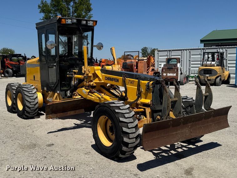 image for item OE9569 2000 Champion C70A26 motor grader