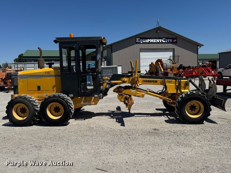 image for item OE9569 2000 Champion C70A26 motor grader