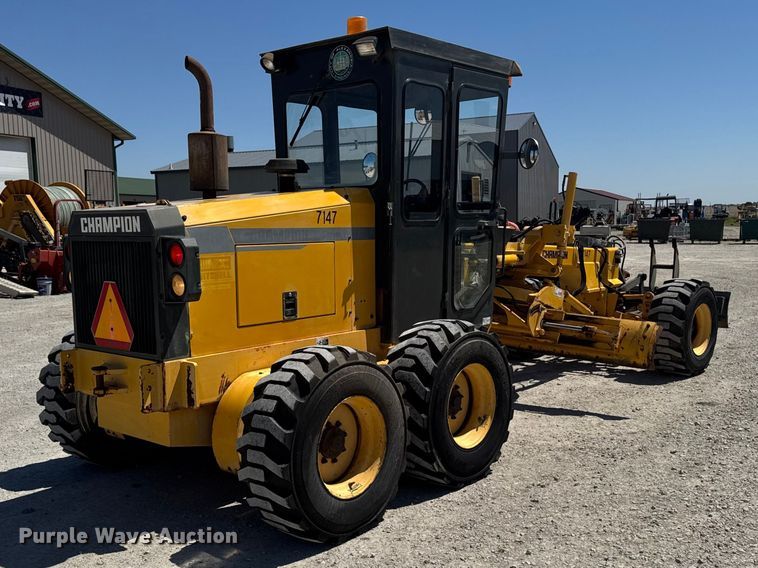 image for item OE9569 2000 Champion C70A26 motor grader