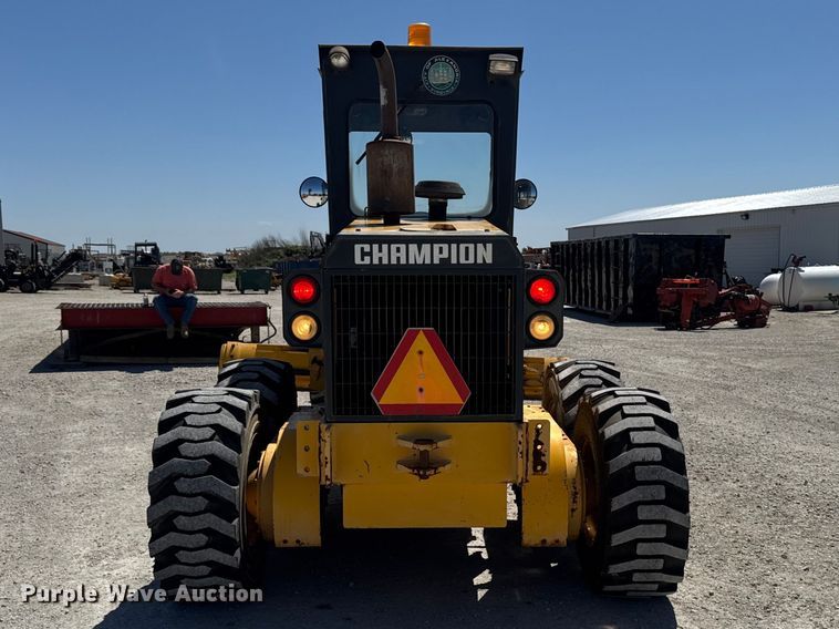 image for item OE9569 2000 Champion C70A26 motor grader