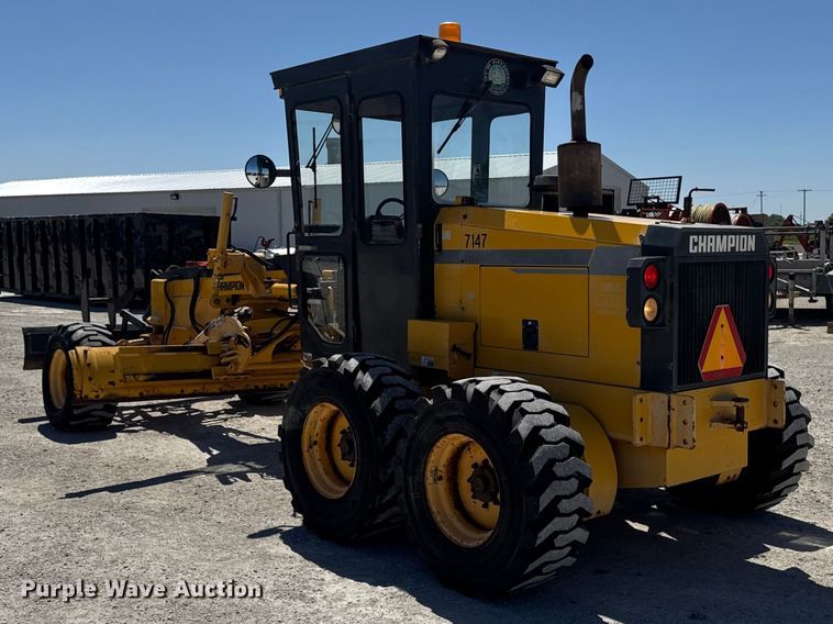 image for item OE9569 2000 Champion C70A26 motor grader