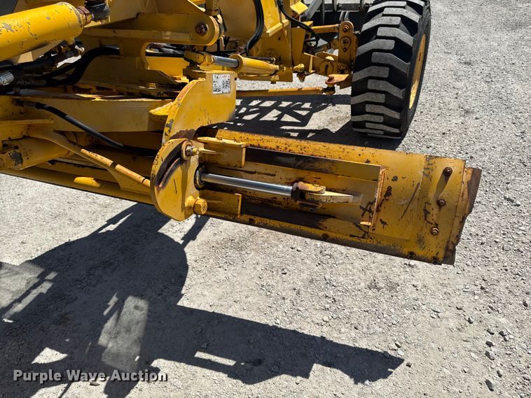 image for item OE9569 2000 Champion C70A26 motor grader