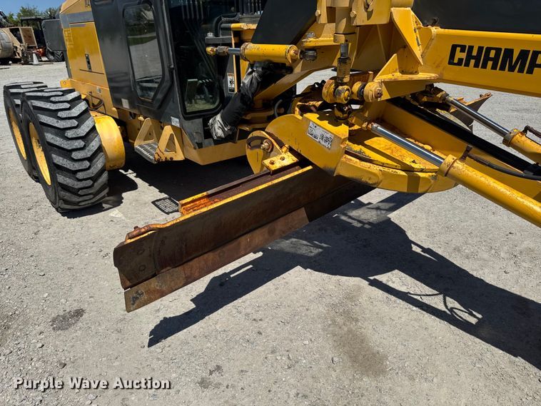 image for item OE9569 2000 Champion C70A26 motor grader