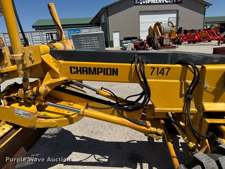 image for item OE9569 2000 Champion C70A26 motor grader