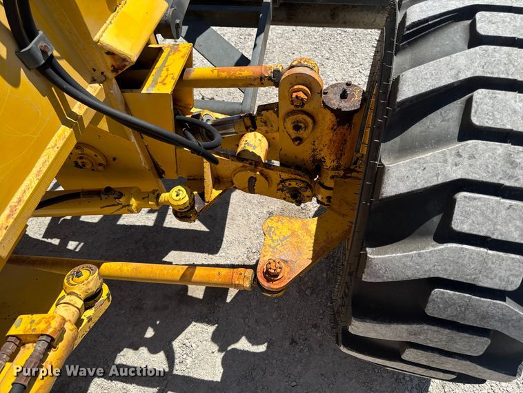 image for item OE9569 2000 Champion C70A26 motor grader