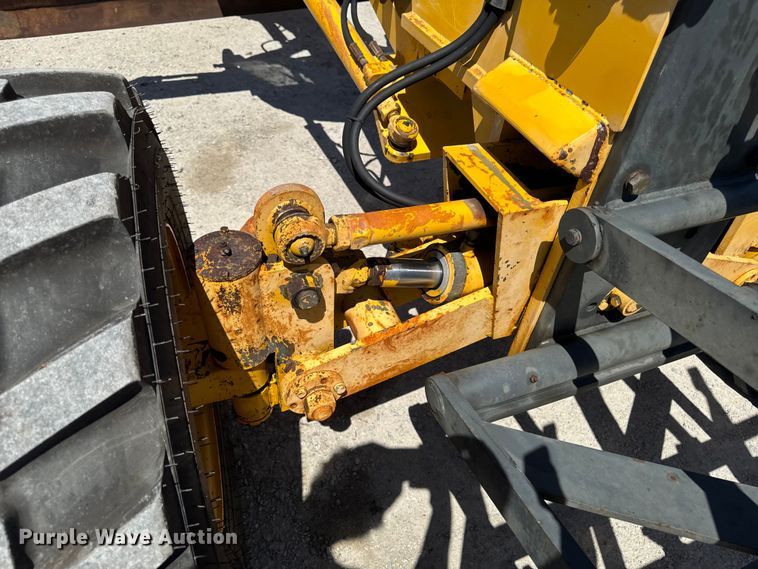 image for item OE9569 2000 Champion C70A26 motor grader