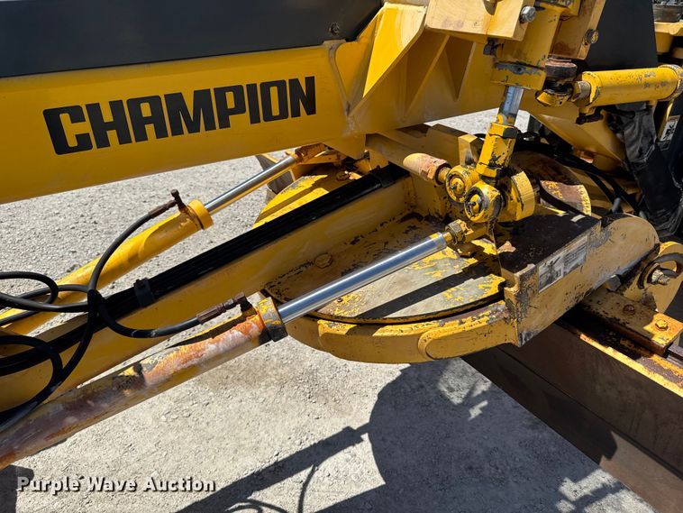 image for item OE9569 2000 Champion C70A26 motor grader