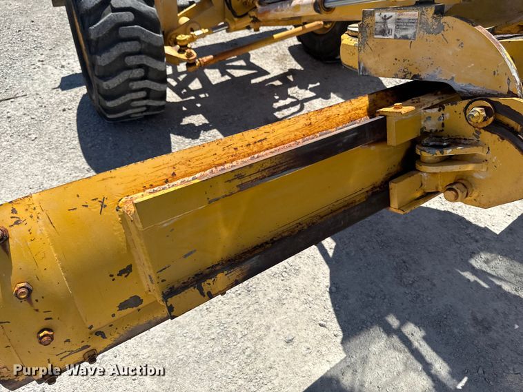image for item OE9569 2000 Champion C70A26 motor grader