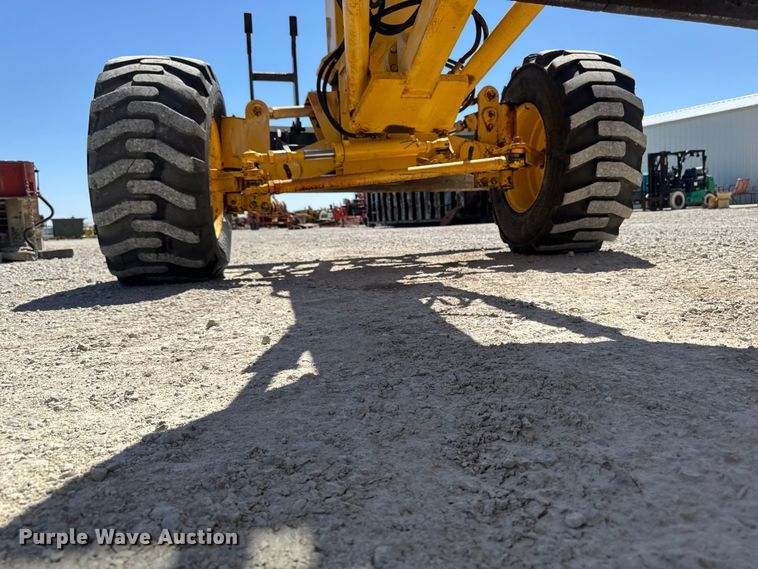 image for item OE9569 2000 Champion C70A26 motor grader