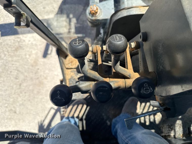 image for item OE9569 2000 Champion C70A26 motor grader