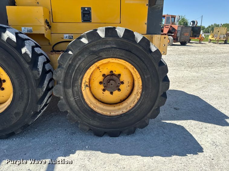 image for item OE9569 2000 Champion C70A26 motor grader