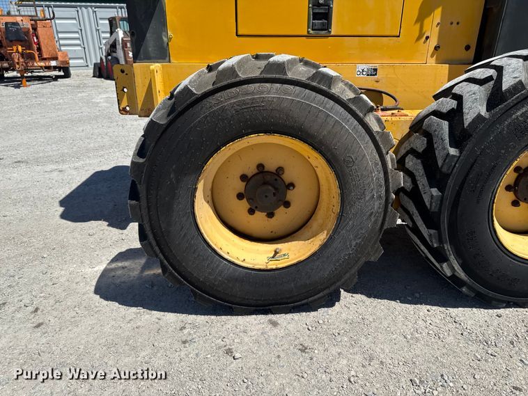 image for item OE9569 2000 Champion C70A26 motor grader