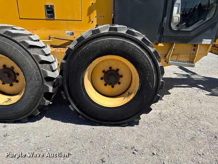 image for item OE9569 2000 Champion C70A26 motor grader
