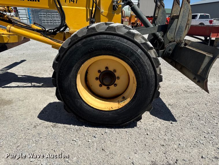 image for item OE9569 2000 Champion C70A26 motor grader