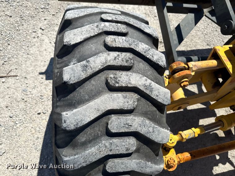 image for item OE9569 2000 Champion C70A26 motor grader