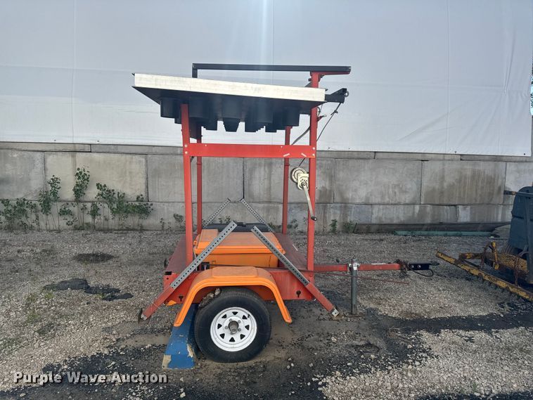 image for item OE9573 2009 SolarTech Silent Sentinel arrow board
