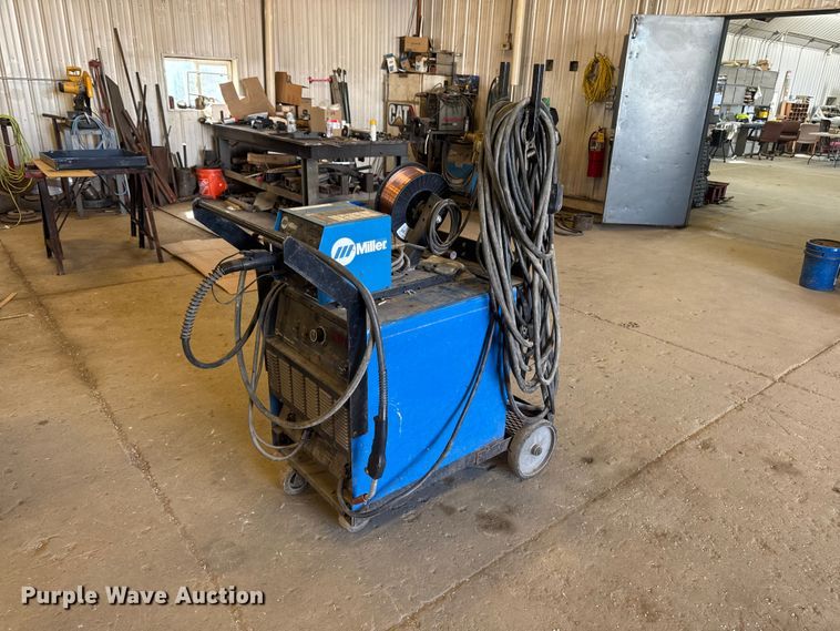 image for item OE9578 Miller DeltaWeld 302 welder