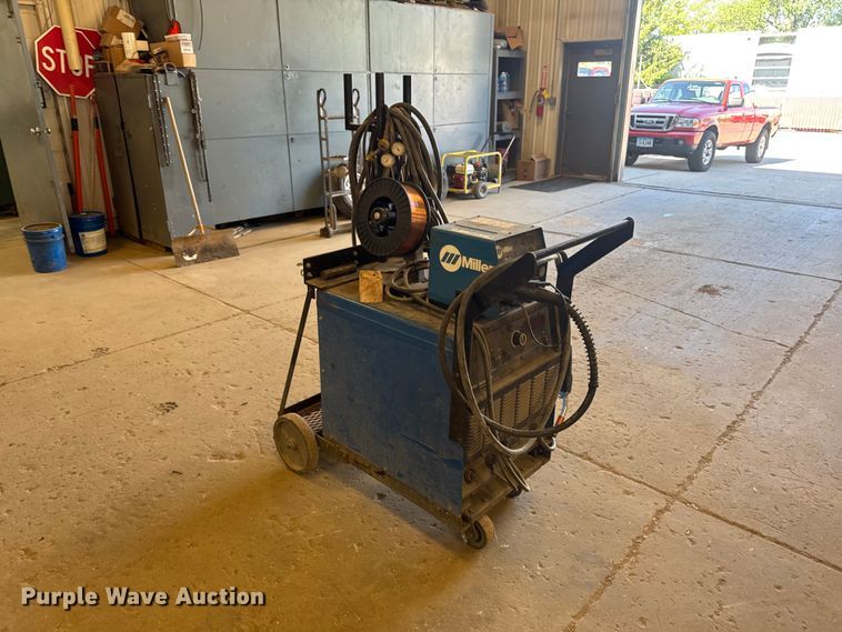 image for item OE9578 Miller DeltaWeld 302 welder
