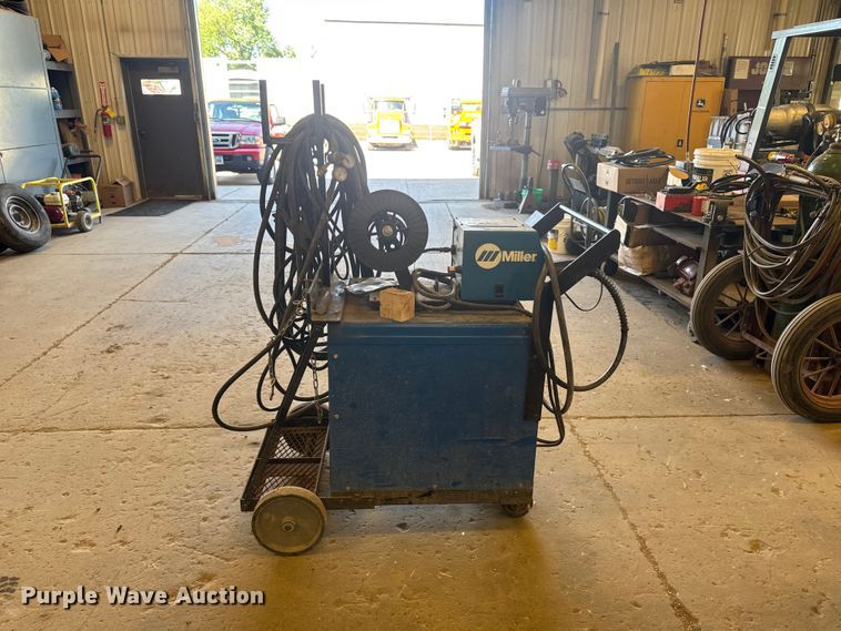 image for item OE9578 Miller DeltaWeld 302 welder