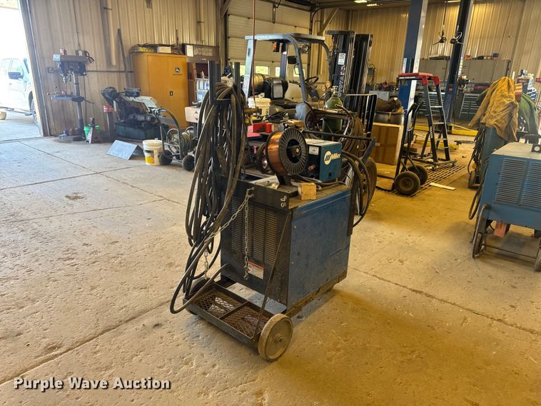 image for item OE9578 Miller DeltaWeld 302 welder