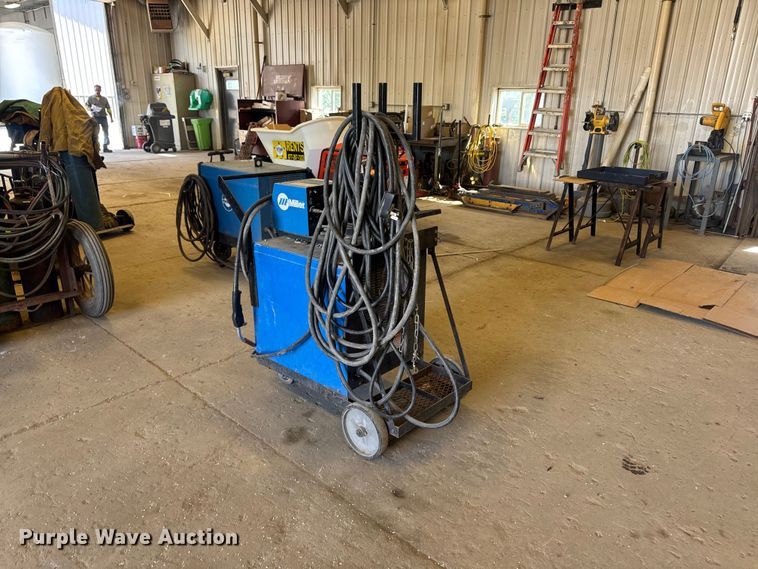 image for item OE9578 Miller DeltaWeld 302 welder