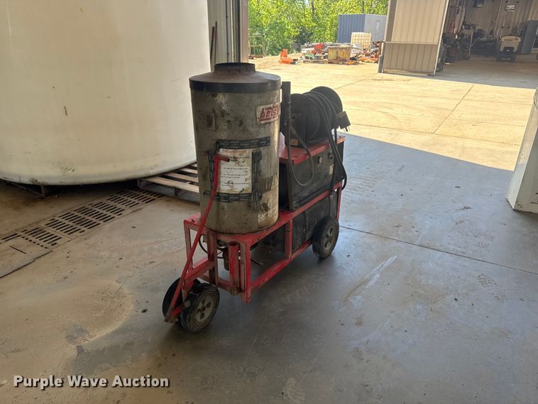 image for item OE9579 Hotsy 990SS/1 pressure washer