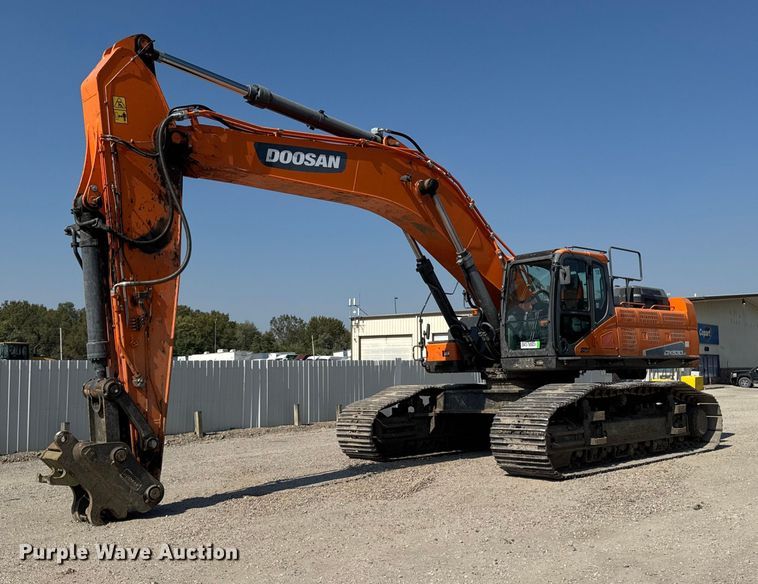 image for item YA1196 2019 Doosan DX530LC-5 excavator