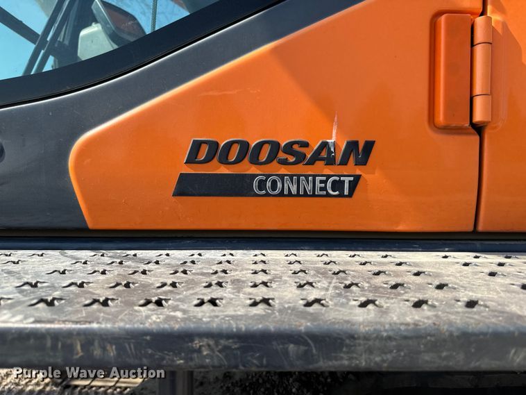 image for item YA1196 2019 Doosan DX530LC-5 excavator