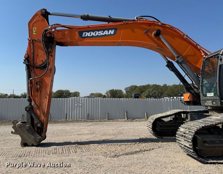 image for item YA1196 2019 Doosan DX530LC-5 excavator