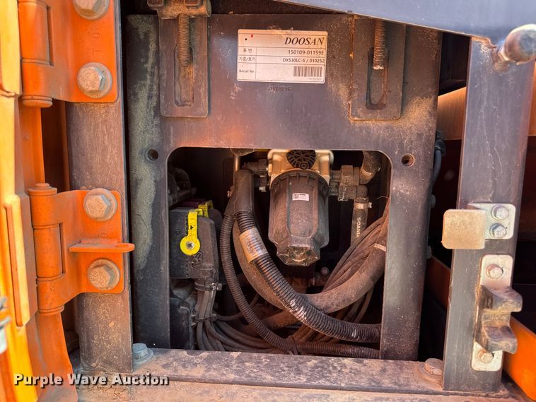 image for item YA1196 2019 Doosan DX530LC-5 excavator