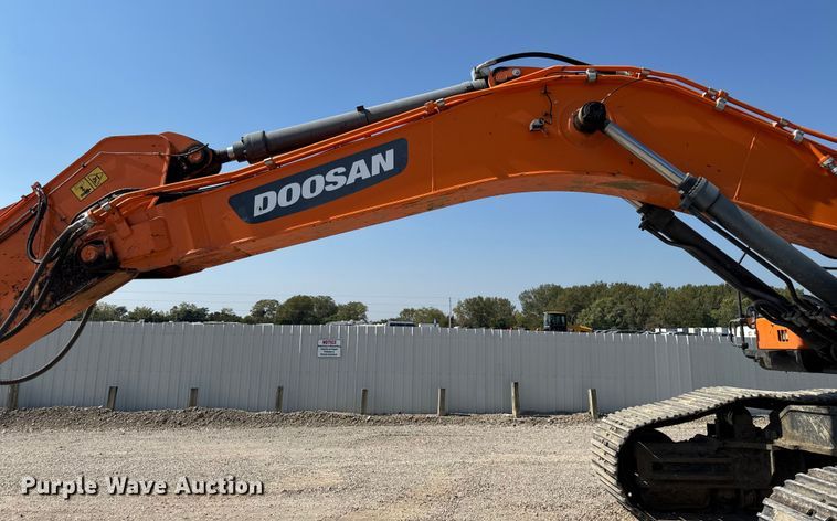 image for item YA1196 2019 Doosan DX530LC-5 excavator