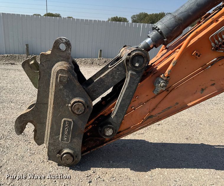 image for item YA1196 2019 Doosan DX530LC-5 excavator