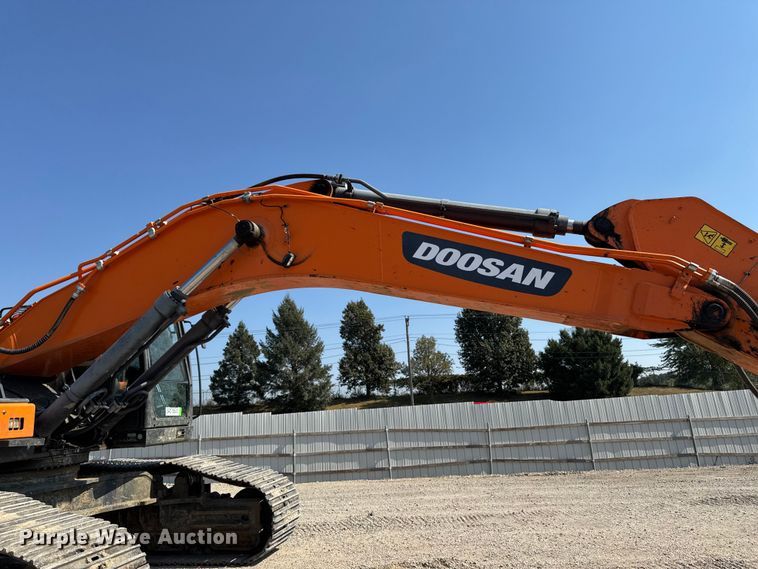 image for item YA1196 2019 Doosan DX530LC-5 excavator