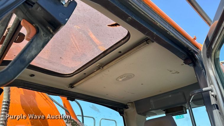 image for item YA1196 2019 Doosan DX530LC-5 excavator
