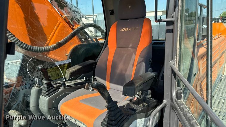 image for item YA1196 2019 Doosan DX530LC-5 excavator