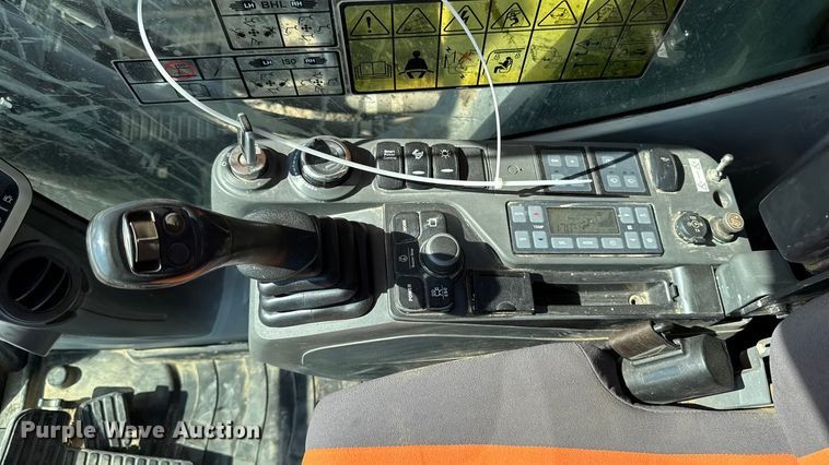 image for item YA1196 2019 Doosan DX530LC-5 excavator