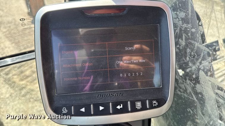 image for item YA1196 2019 Doosan DX530LC-5 excavator