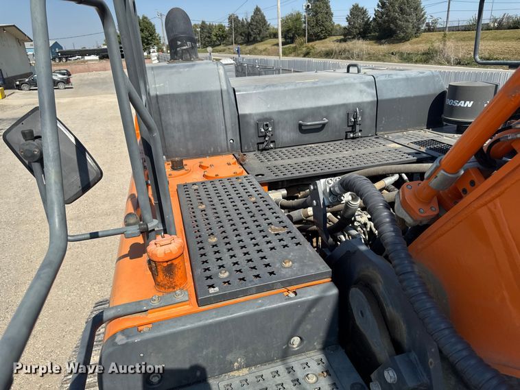 image for item YA1196 2019 Doosan DX530LC-5 excavator