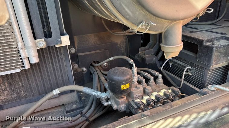 image for item YA1196 2019 Doosan DX530LC-5 excavator