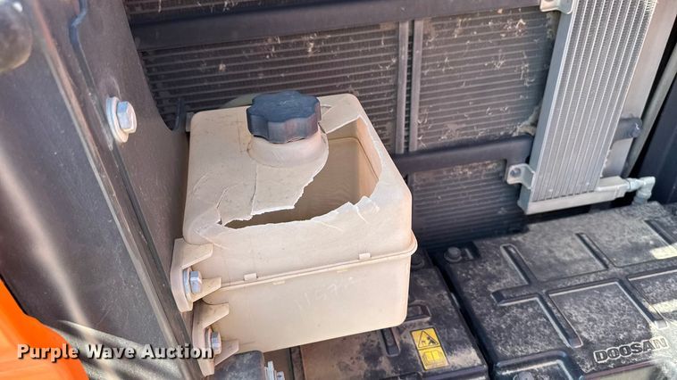 image for item YA1196 2019 Doosan DX530LC-5 excavator