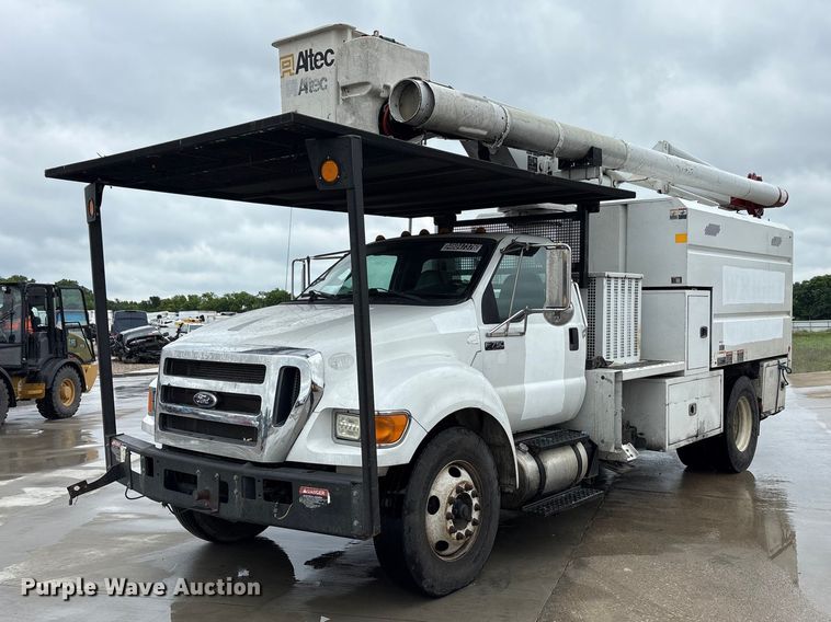 image for item YA2806 2015 Ford F750 Super Duty forestry bucket truck